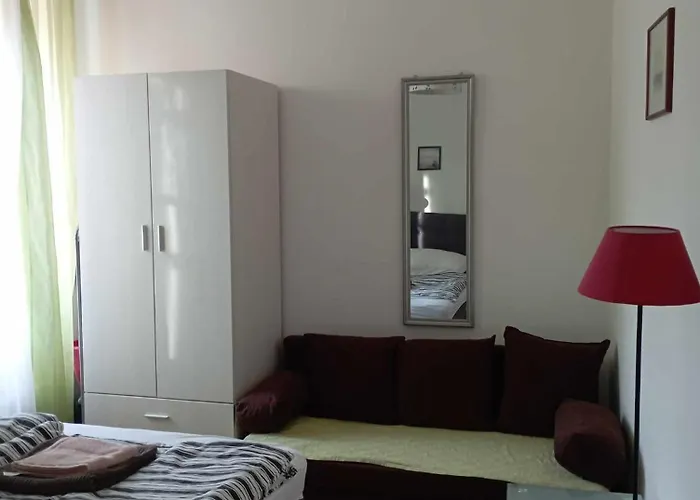 Angela * Ρόβινι